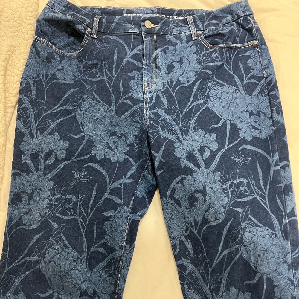 Chico’s beautiful floral pattern in pristine condition. Worn only once.